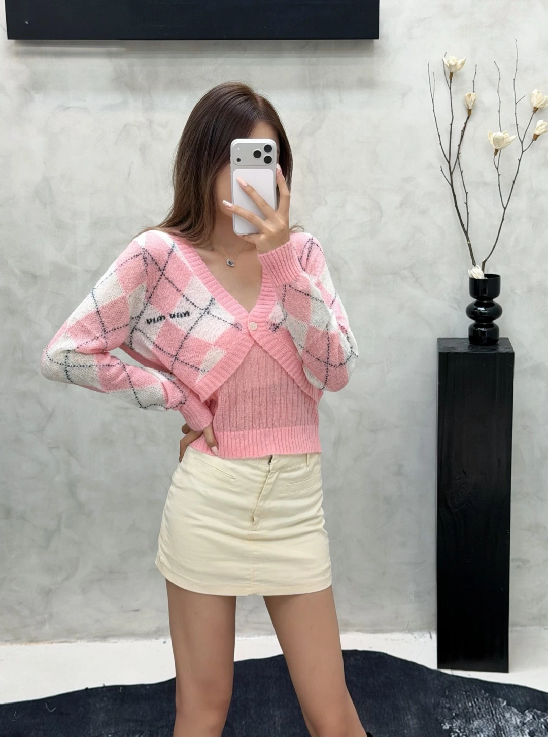 Miu Miu(ミュウミュウ) 初秋 コントラスト配色・Vネック・レイヤード風・キルティング カーディガン。 カラー:グレー / ピンク。 サイズ:36 / 38 / 40