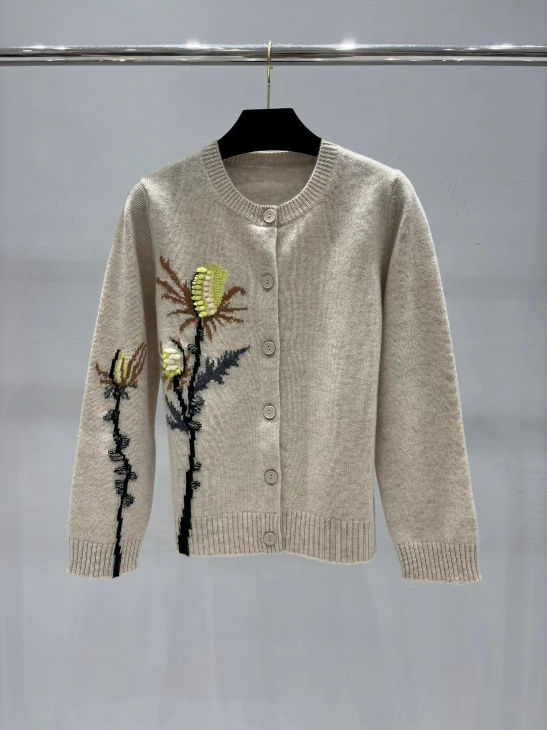 秋冬 Barrie 刺繍 カーディガン。 素材:カシミヤ。 サイズ:S/M/L