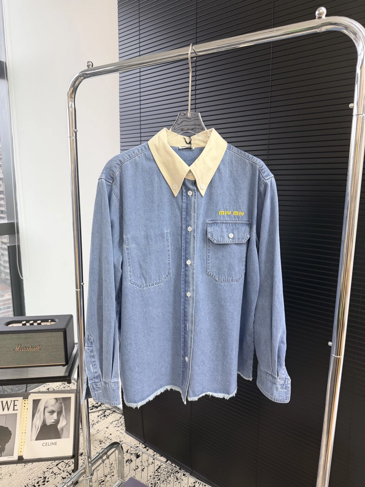 26SS ウォッシュ加工・ソフトな風合い・肌触りが良い・ハリのある質感 シャツ。 素材:デニム・コットン