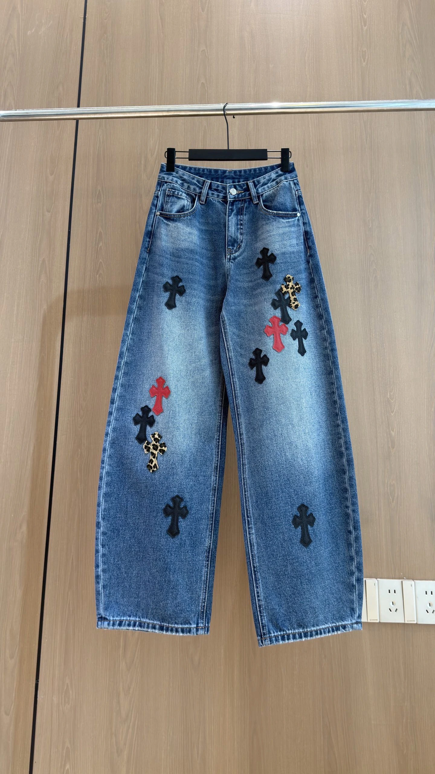 秋冬 コントラスト配色・グラフィック・すっきり見え デニムパンツ。 素材:デニム。 在庫あり