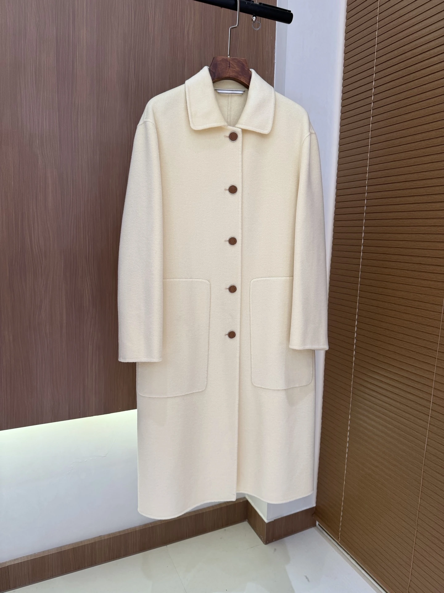 HERMÈS(エルメス) クロップド丈 アイテム。 素材:ウール。 在庫あり