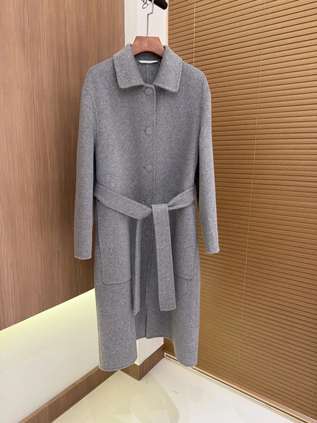 HERMÈS(エルメス) クロップド丈 アイテム。 素材:ウール。 在庫あり