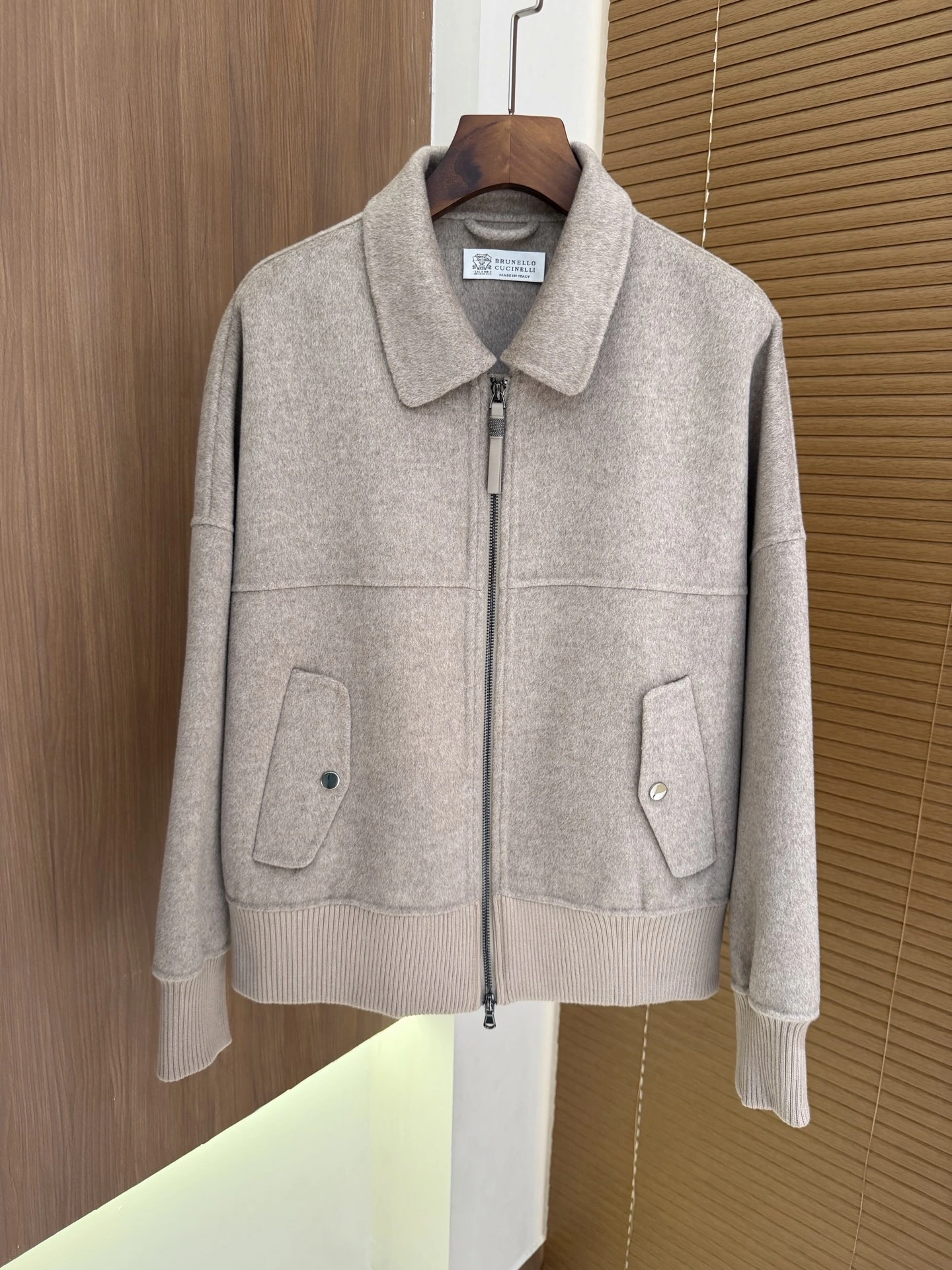 Brunello Cucinelli(ブルネロ クチネリ) アイテム ユニセックス。 素材:カシミヤ・ウール