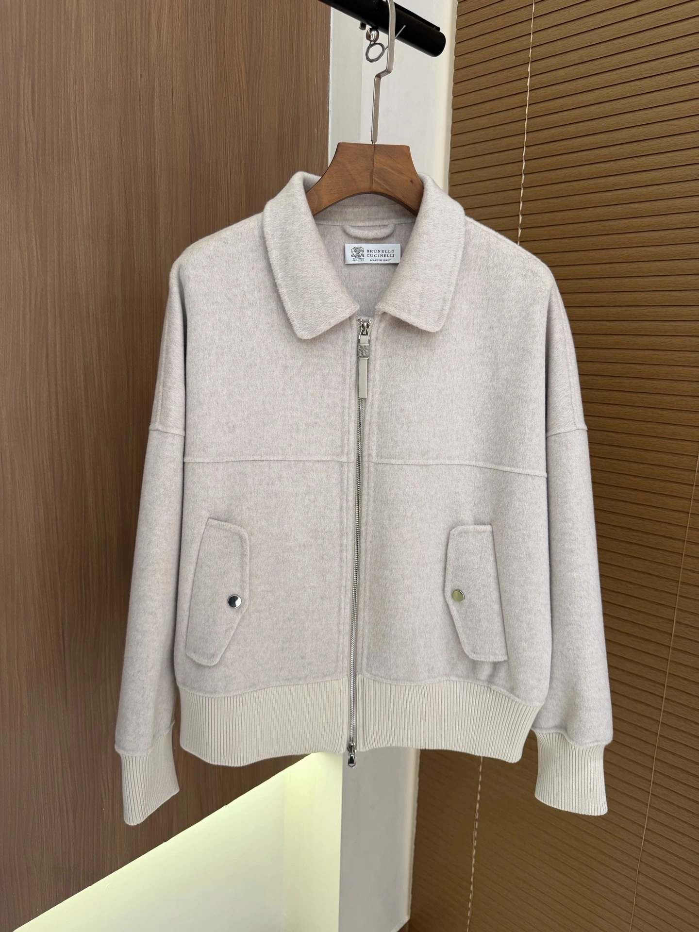 Brunello Cucinelli(ブルネロ クチネリ) アイテム ユニセックス。 素材:カシミヤ・ウール
