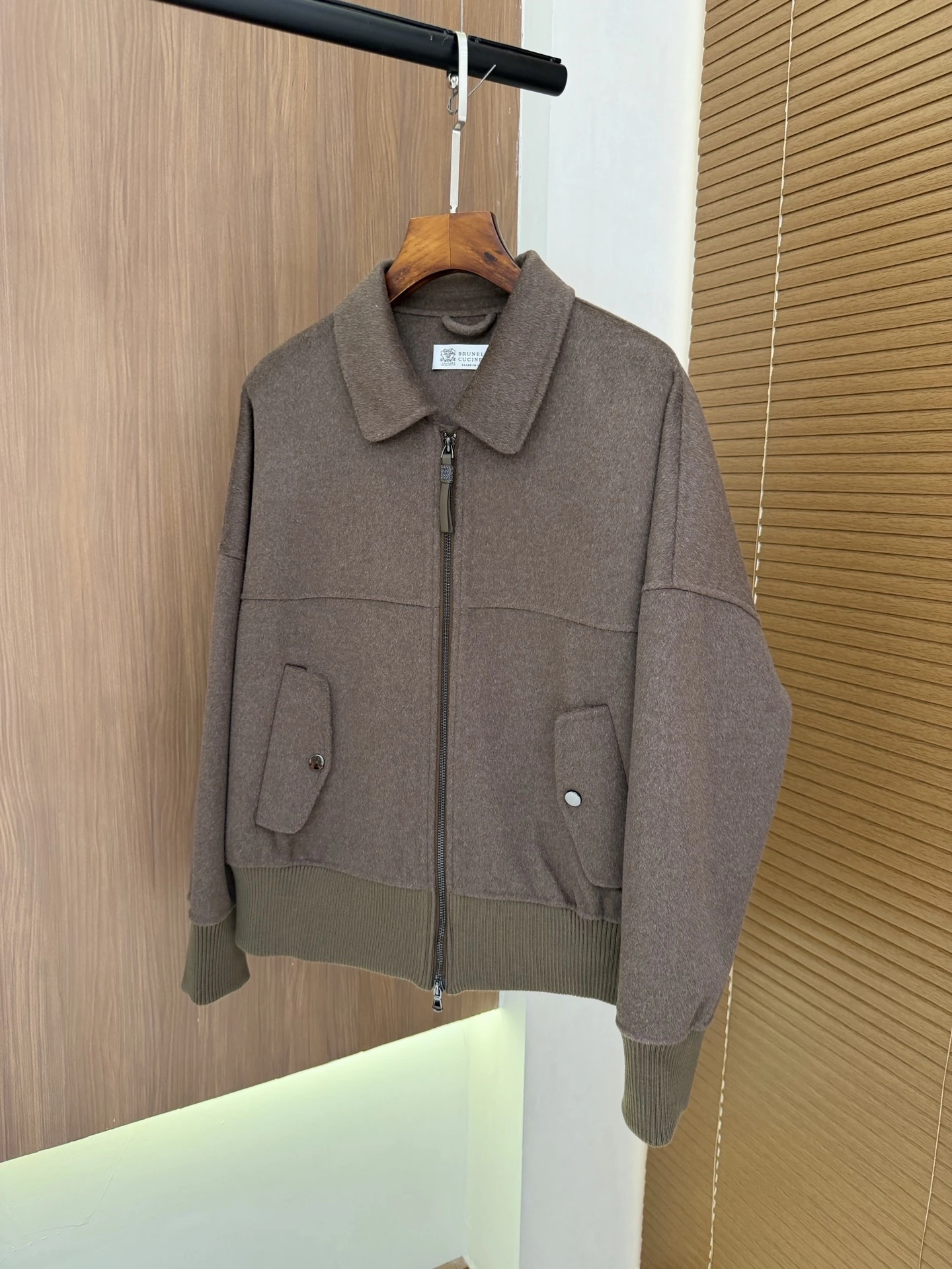 Brunello Cucinelli(ブルネロ クチネリ) アイテム ユニセックス。 素材:カシミヤ・ウール