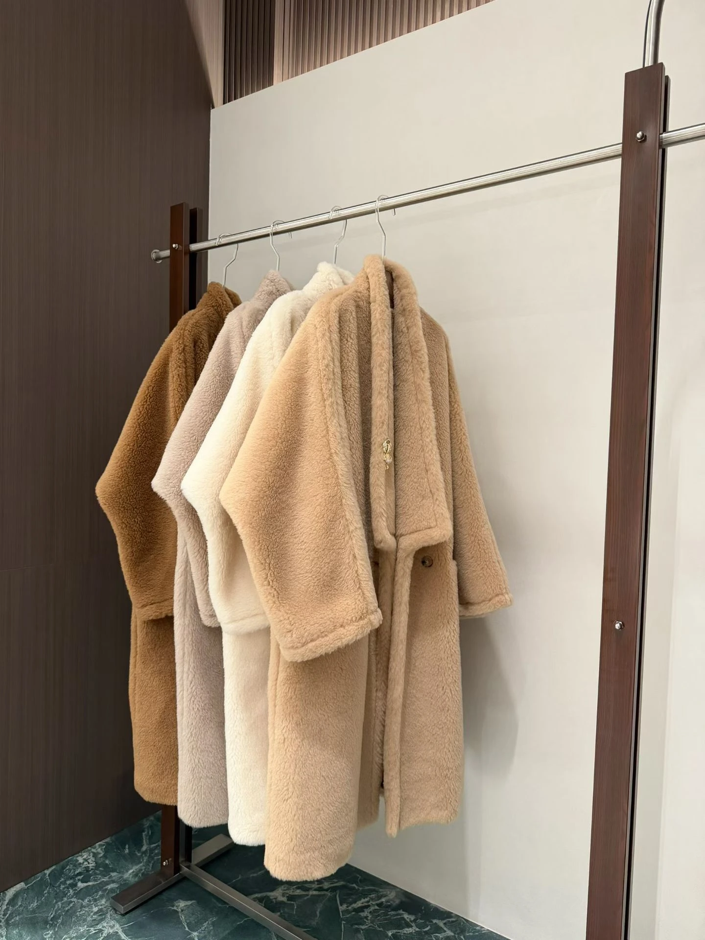 Max Mara(マックスマーラ) 秋冬 MaxMara ロング丈・リラックスフィット・すっきり見え・保温性 コート