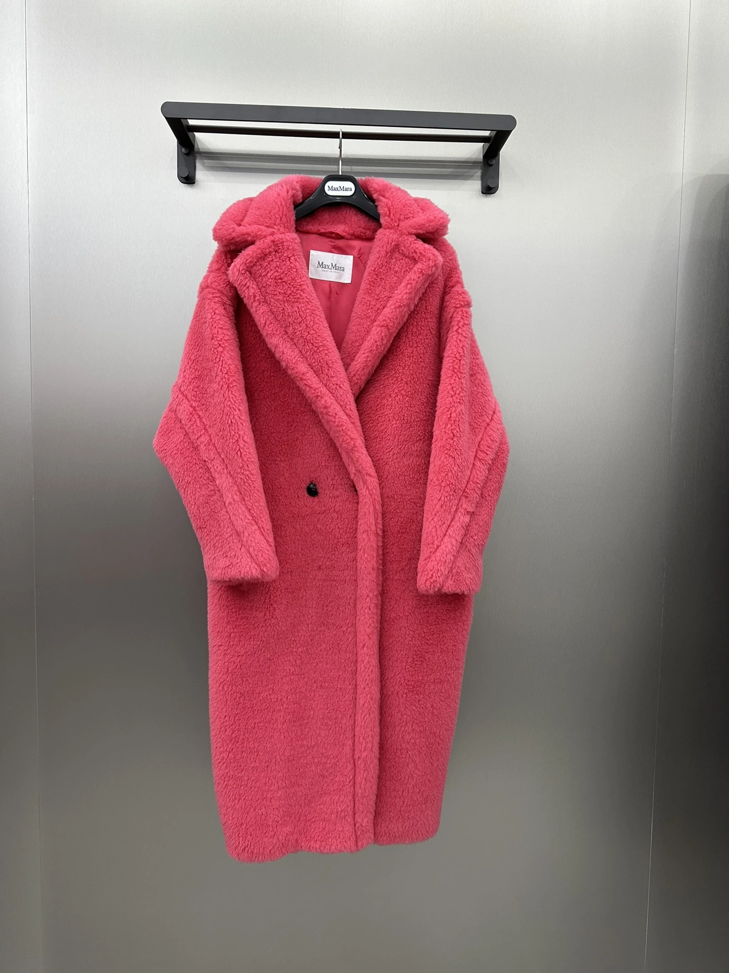 Max Mara(マックスマーラ) 秋冬 MaxMara ダブルブレスト・ロング丈・リラックスフィット・合わせやすい・すっきり見え・保温性 コート。 素材:ウール