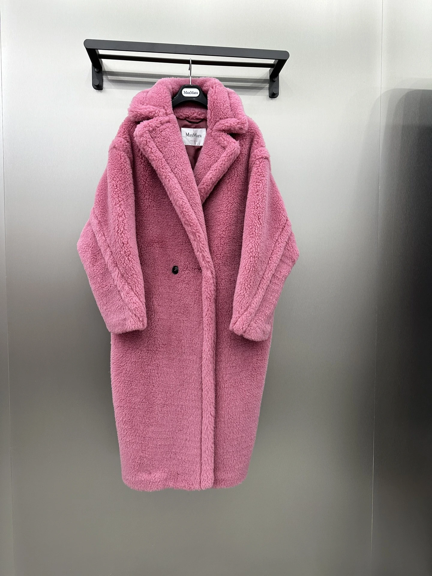Max Mara(マックスマーラ) 秋冬 MaxMara ダブルブレスト・ロング丈・リラックスフィット・合わせやすい・すっきり見え・保温性 コート。 素材:ウール