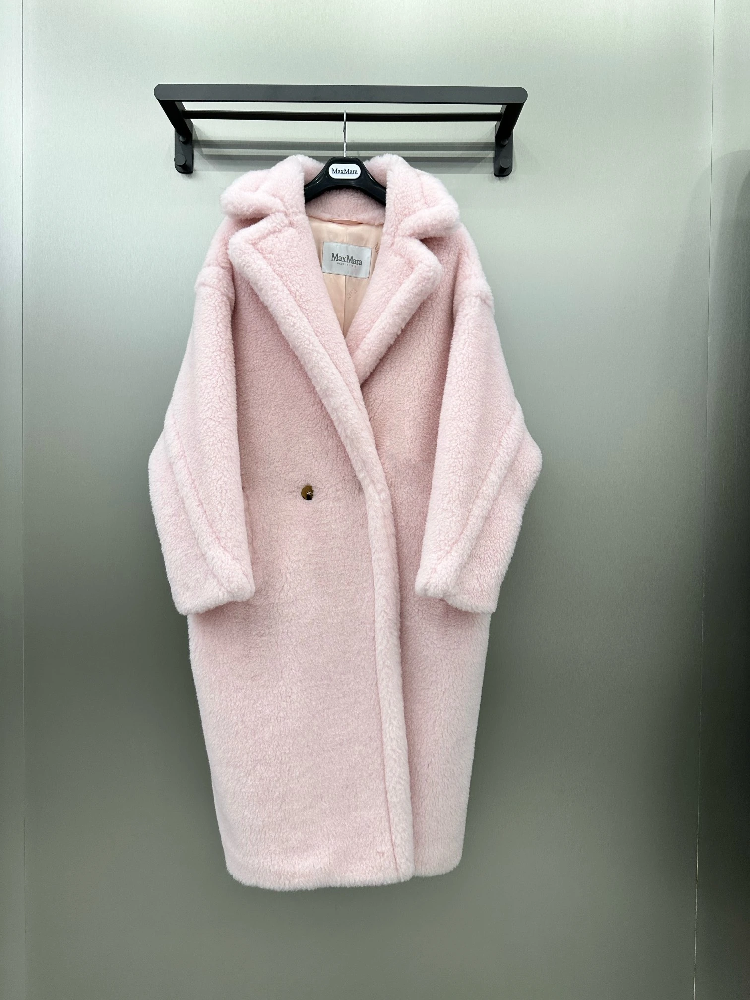 Max Mara(マックスマーラ) 秋冬 MaxMara ダブルブレスト・ロング丈・リラックスフィット・合わせやすい・すっきり見え・保温性 コート。 素材:ウール