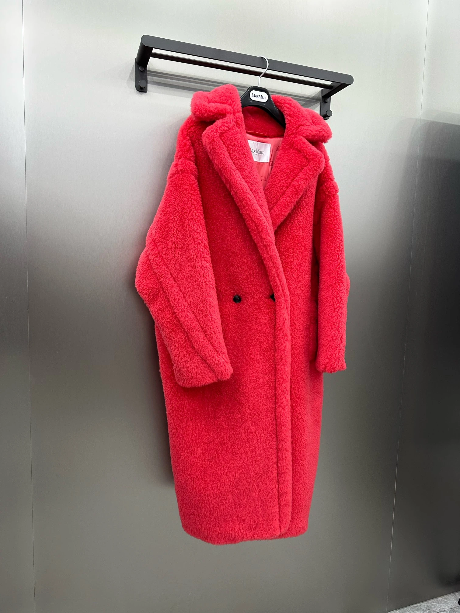 Max Mara(マックスマーラ) 秋冬 MaxMara ダブルブレスト・ロング丈・リラックスフィット・合わせやすい・すっきり見え・保温性 コート。 素材:ウール