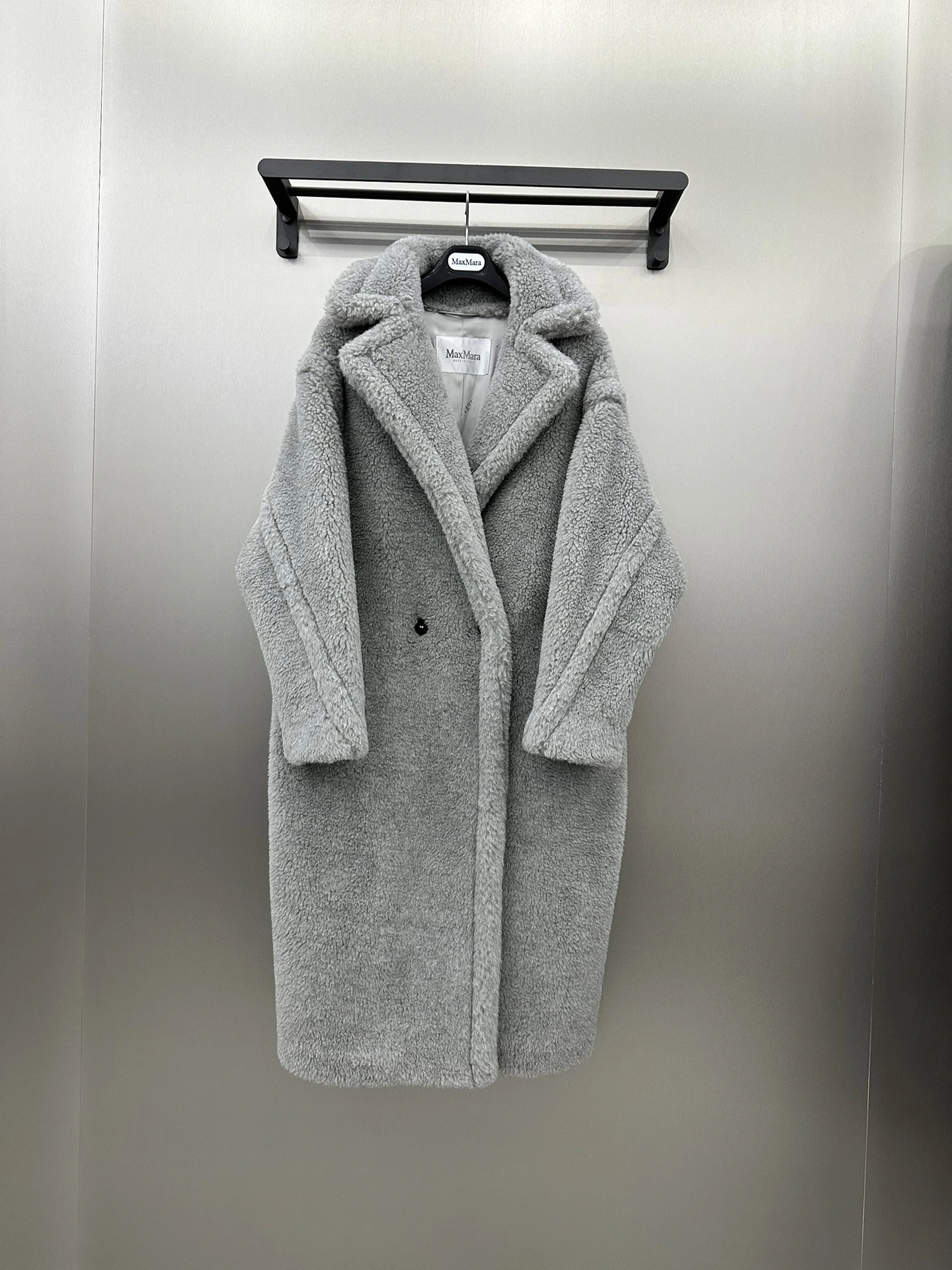 Max Mara(マックスマーラ) 秋冬 MaxMara ダブルブレスト・ロング丈・リラックスフィット・合わせやすい・すっきり見え・保温性 コート。 素材:ウール