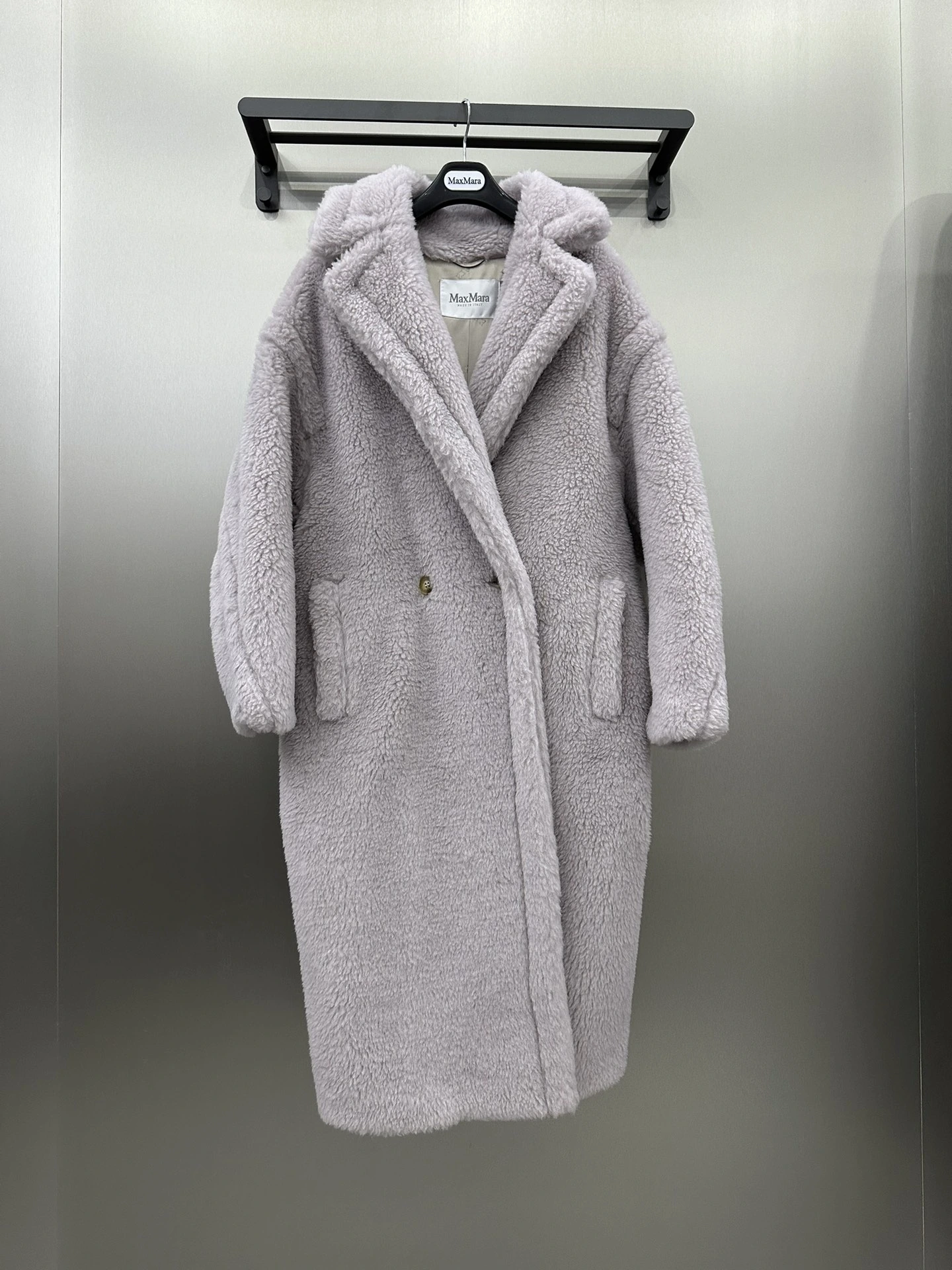Max Mara(マックスマーラ) 秋冬 MaxMara ダブルブレスト・ロング丈・リラックスフィット・合わせやすい・すっきり見え・保温性 コート。 素材:ウール