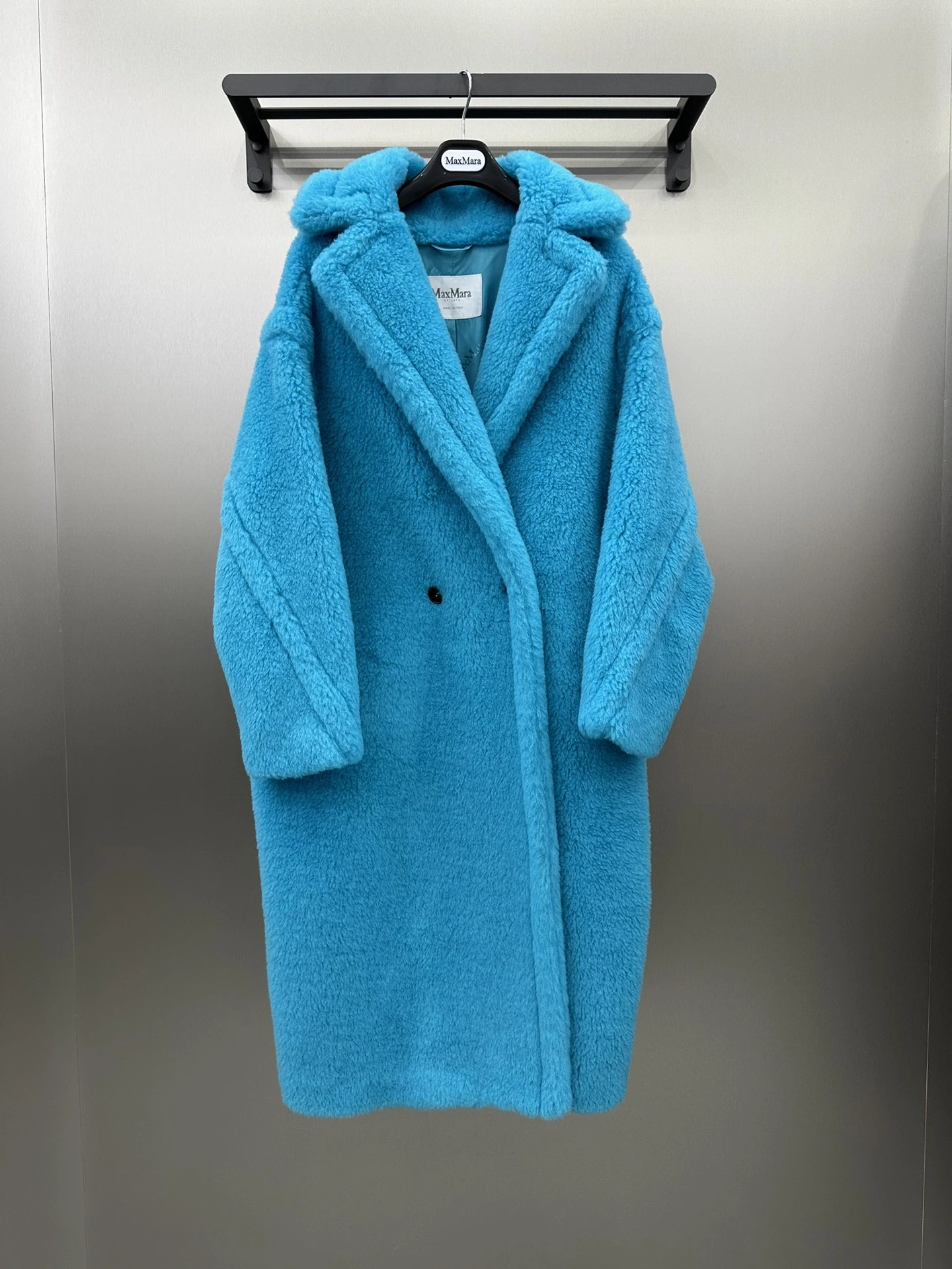 Max Mara(マックスマーラ) 秋冬 MaxMara ダブルブレスト・ロング丈・リラックスフィット・合わせやすい・すっきり見え・保温性 コート。 素材:ウール