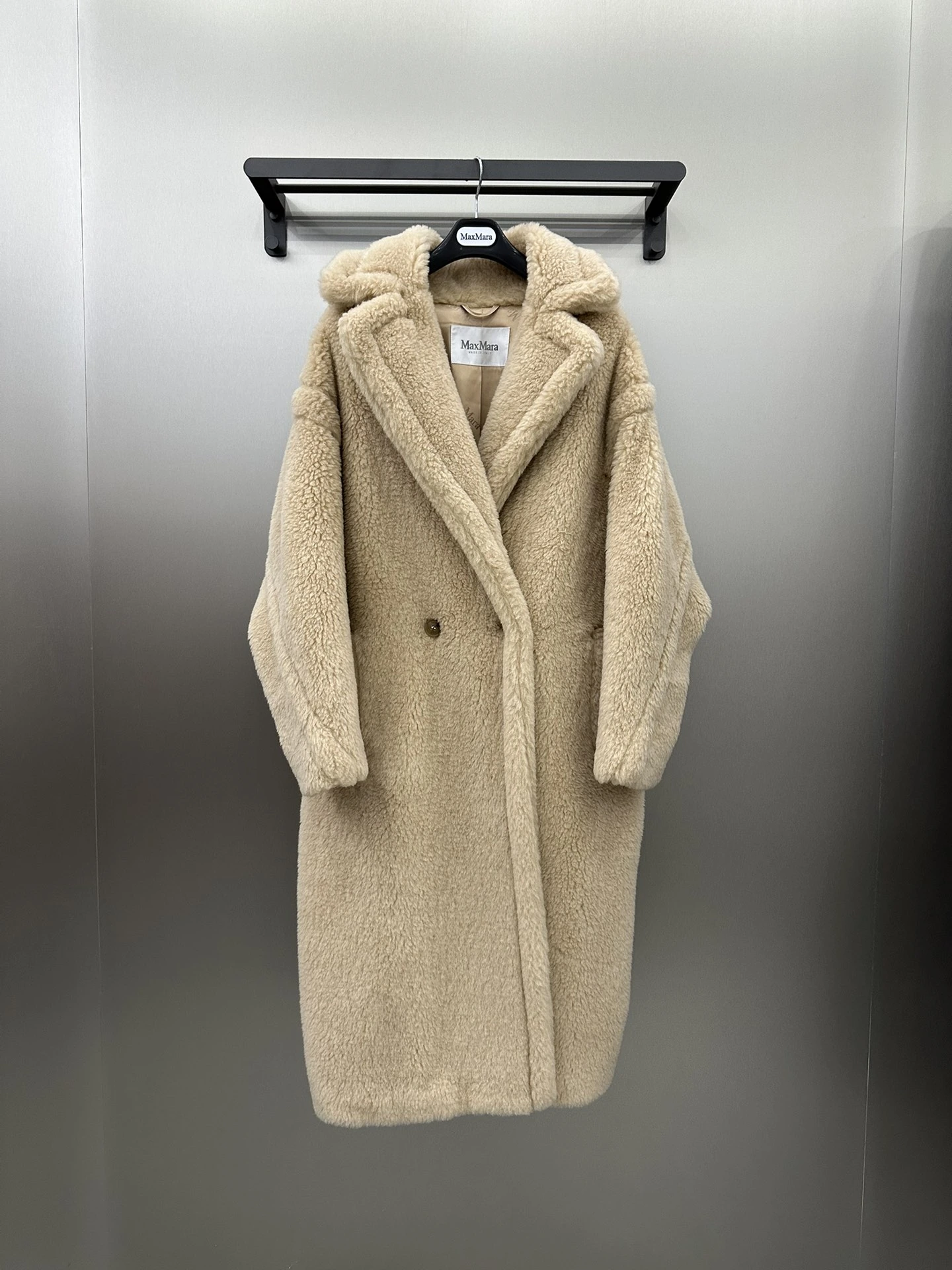 Max Mara(マックスマーラ) 秋冬 MaxMara ダブルブレスト・ロング丈・リラックスフィット・合わせやすい・すっきり見え・保温性 コート。 素材:ウール