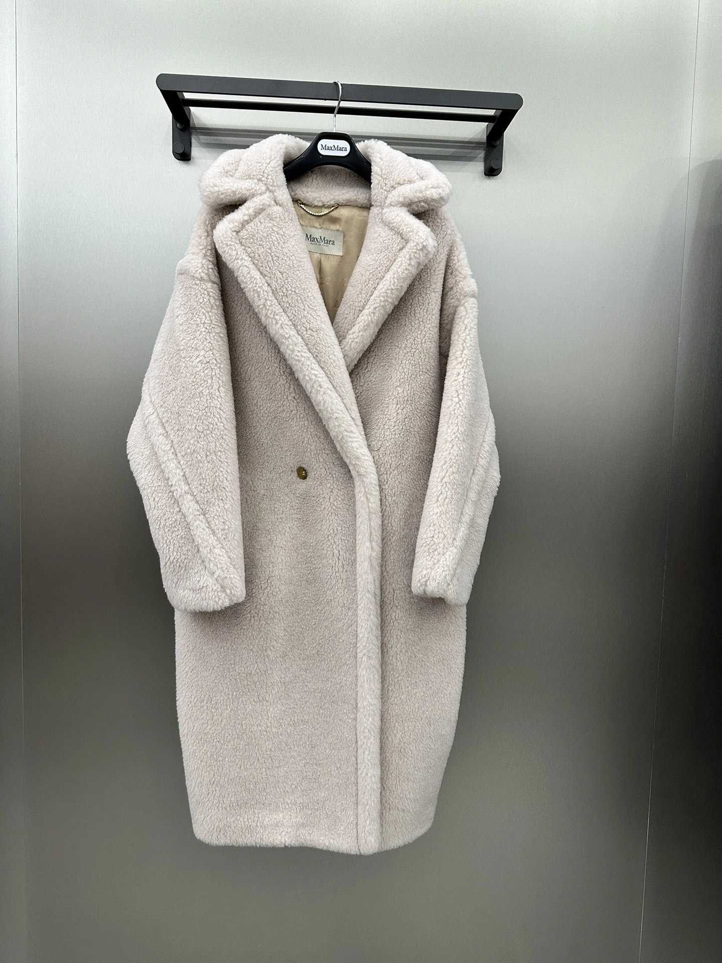 Max Mara(マックスマーラ) 秋冬 MaxMara ダブルブレスト・ロング丈・リラックスフィット・合わせやすい・すっきり見え・保温性 コート。 素材:ウール