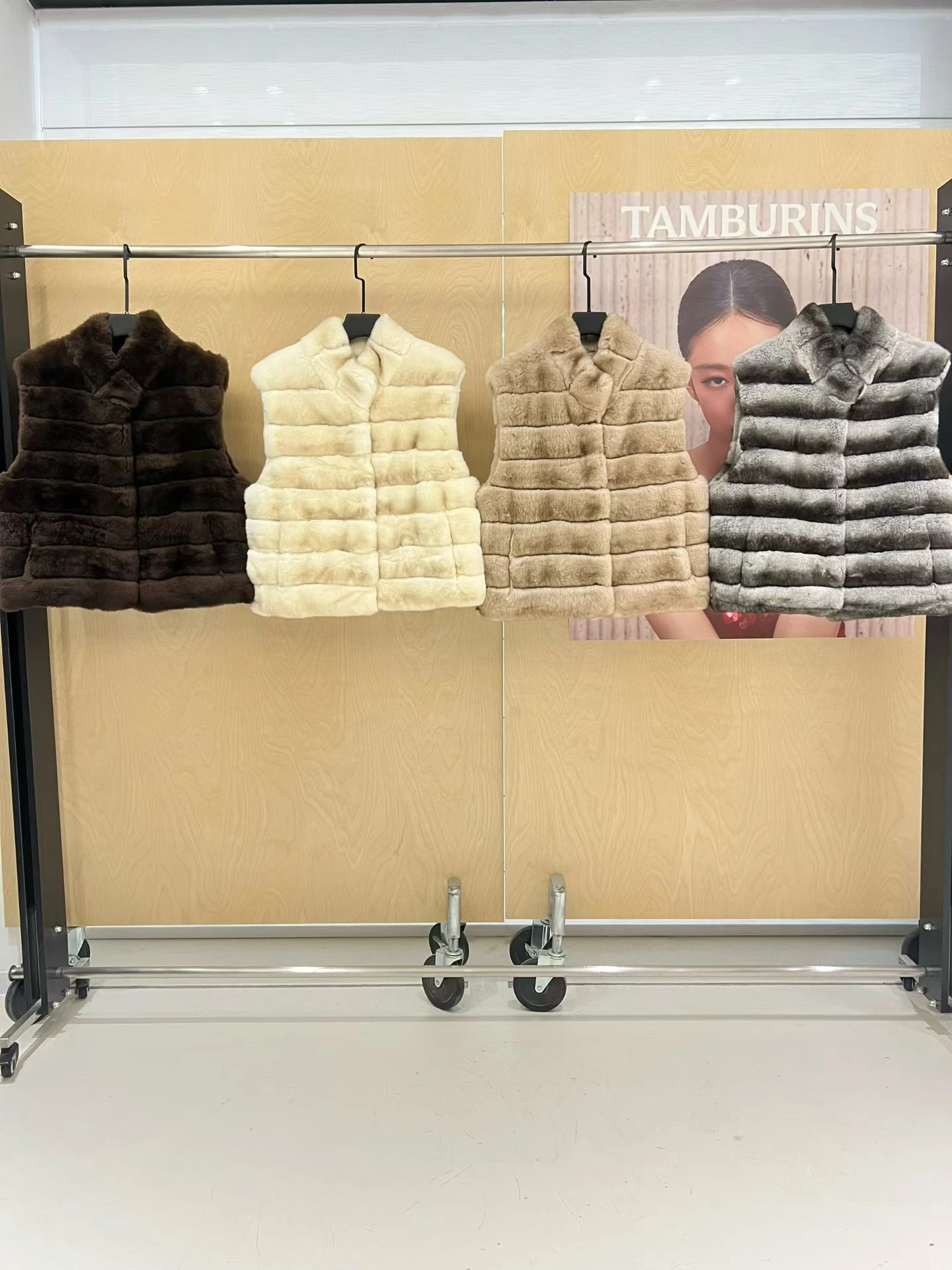 2026AW スタンドカラー ベスト。 サイズ:56 / 10 / 44。 実寸目安:着丈56 / 胸囲108 / 肩幅44