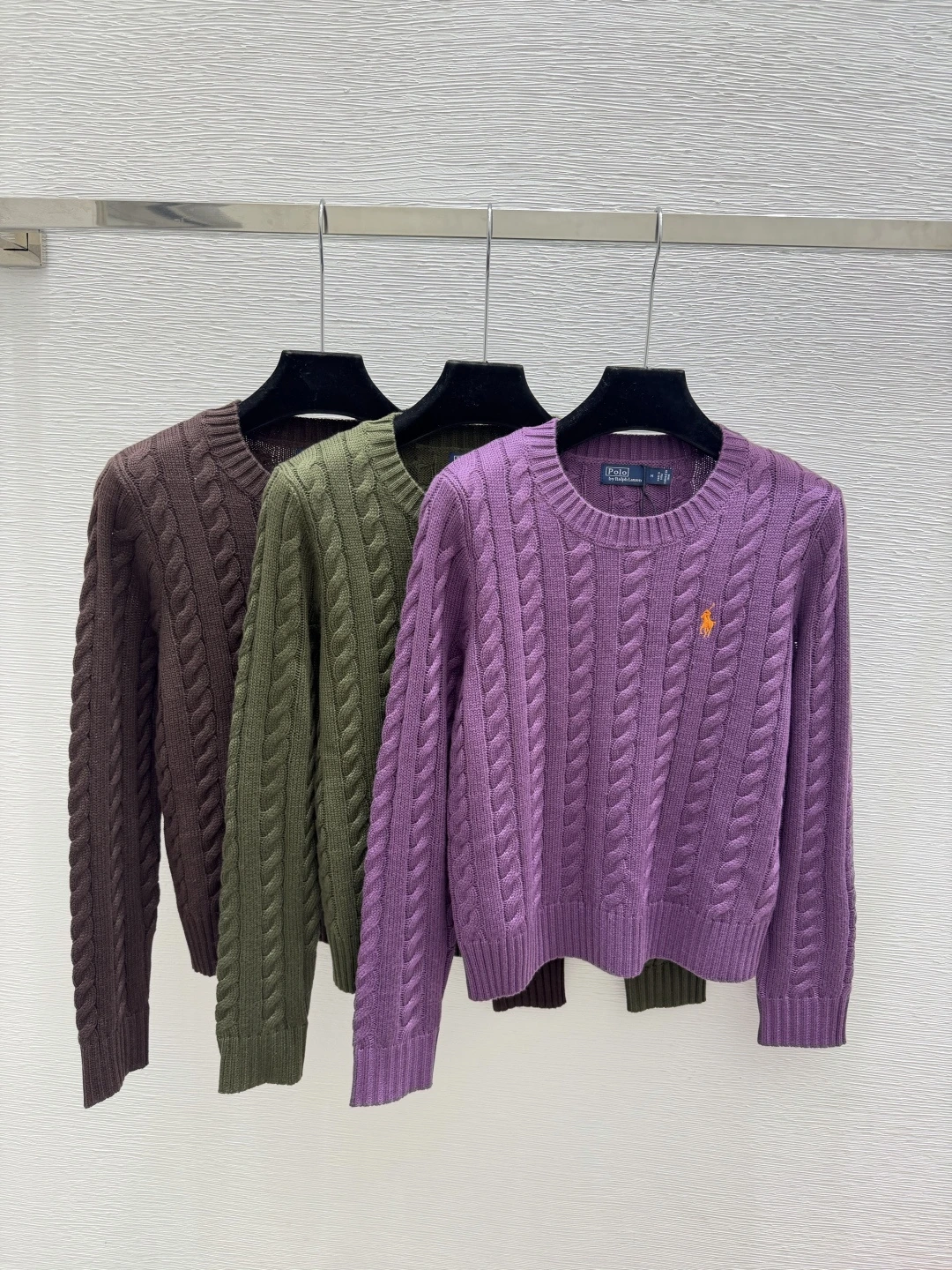 Polo Ralph Lauren(ポロ ラルフ ローレン) 初秋 クルーネック 長袖ニット。 カラー:ブラウン / グリーン / パープル。 サイズ:36 / 38 / 40