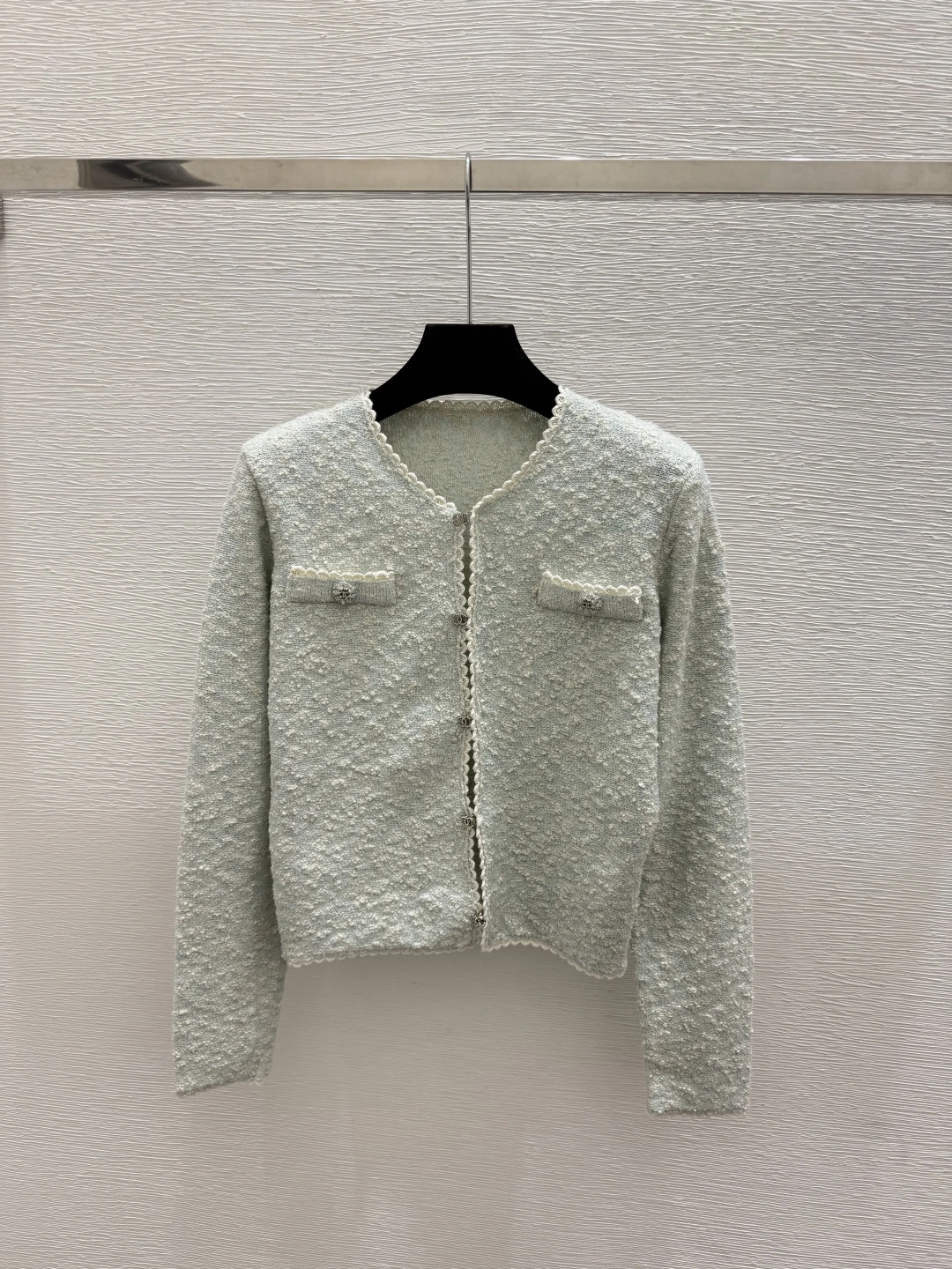 HERMÈS(エルメス) 初秋 コントラスト配色・クルーネック カーディガン。 カラー:グリーン。 サイズ:36 / 38 / 40