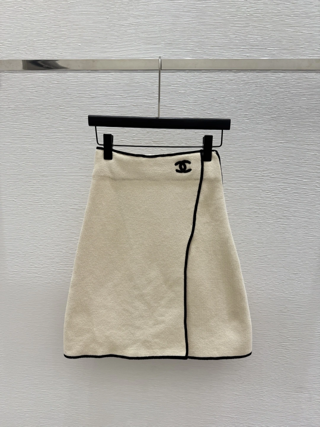 HERMÈS(エルメス) 初秋 コントラスト配色 スカート。 カラー:アプリコット。 サイズ:36 / 38 / 40