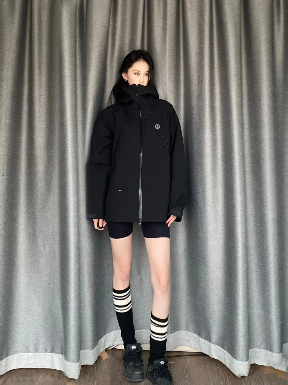 lululemon(ルルレモン) ジップ・ポケット・合わせやすい・すっきり見え・通気性・防風・ドローストリング・撥水 デニムパンツ。 素材:デニム