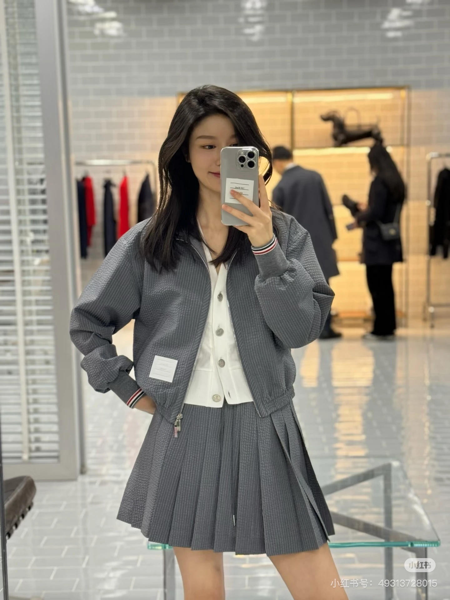 Thom Browne(トム ブラウン) 春夏 クロップド丈・ハイウエスト・合わせやすい・通気性・軽量 セットアップ