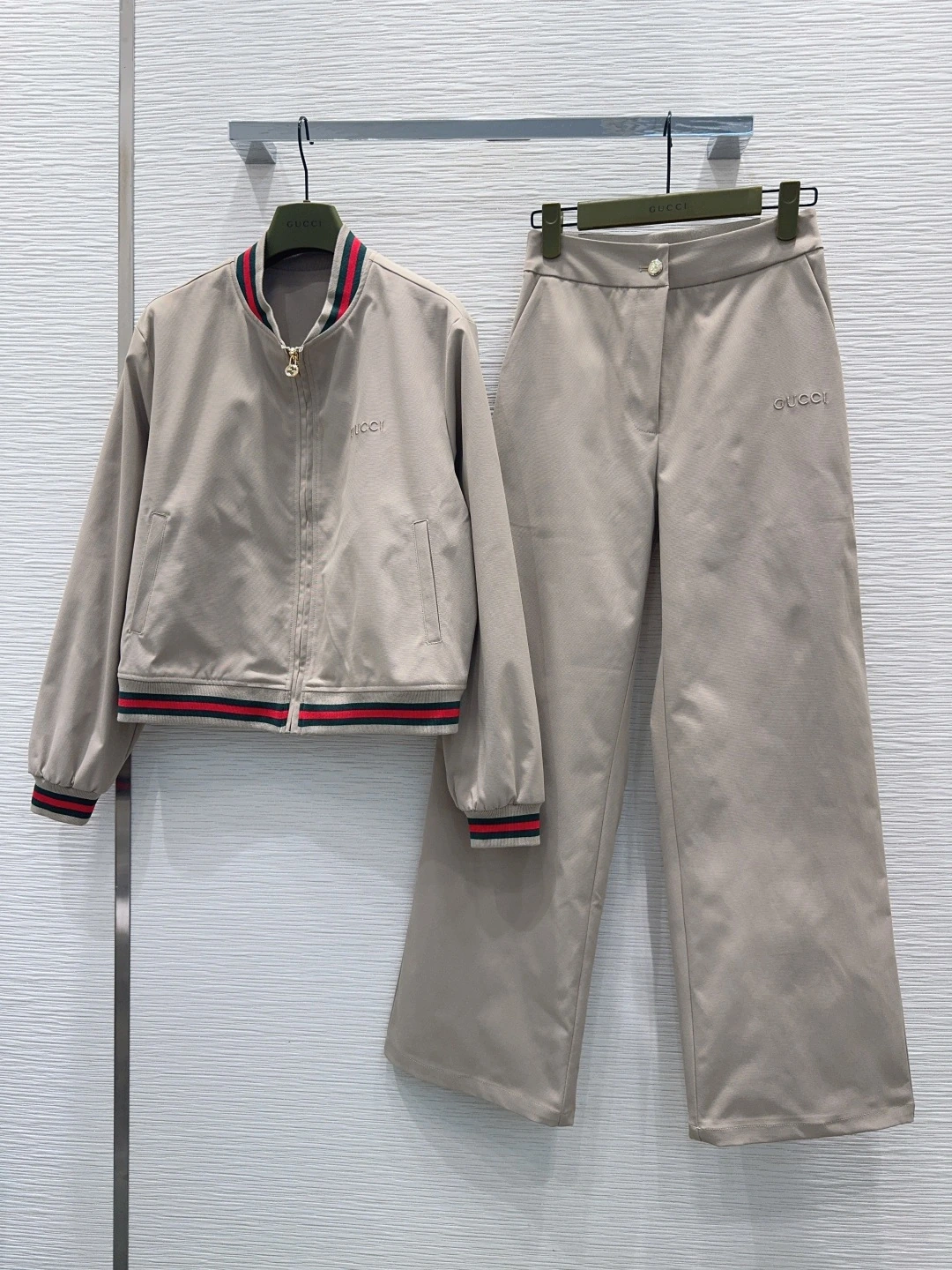 2026FW 合わせやすい セットアップ。 実寸目安:胸囲106 / 後中心丈53 / ウエスト66 / ヒップ94 / パンツ丈102