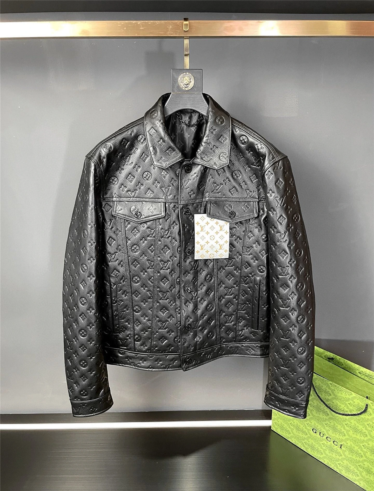 Louis Vuitton(ルイ・ヴィトン / LV) 2026春夏新作カーフエンボスメンズレザージャケット