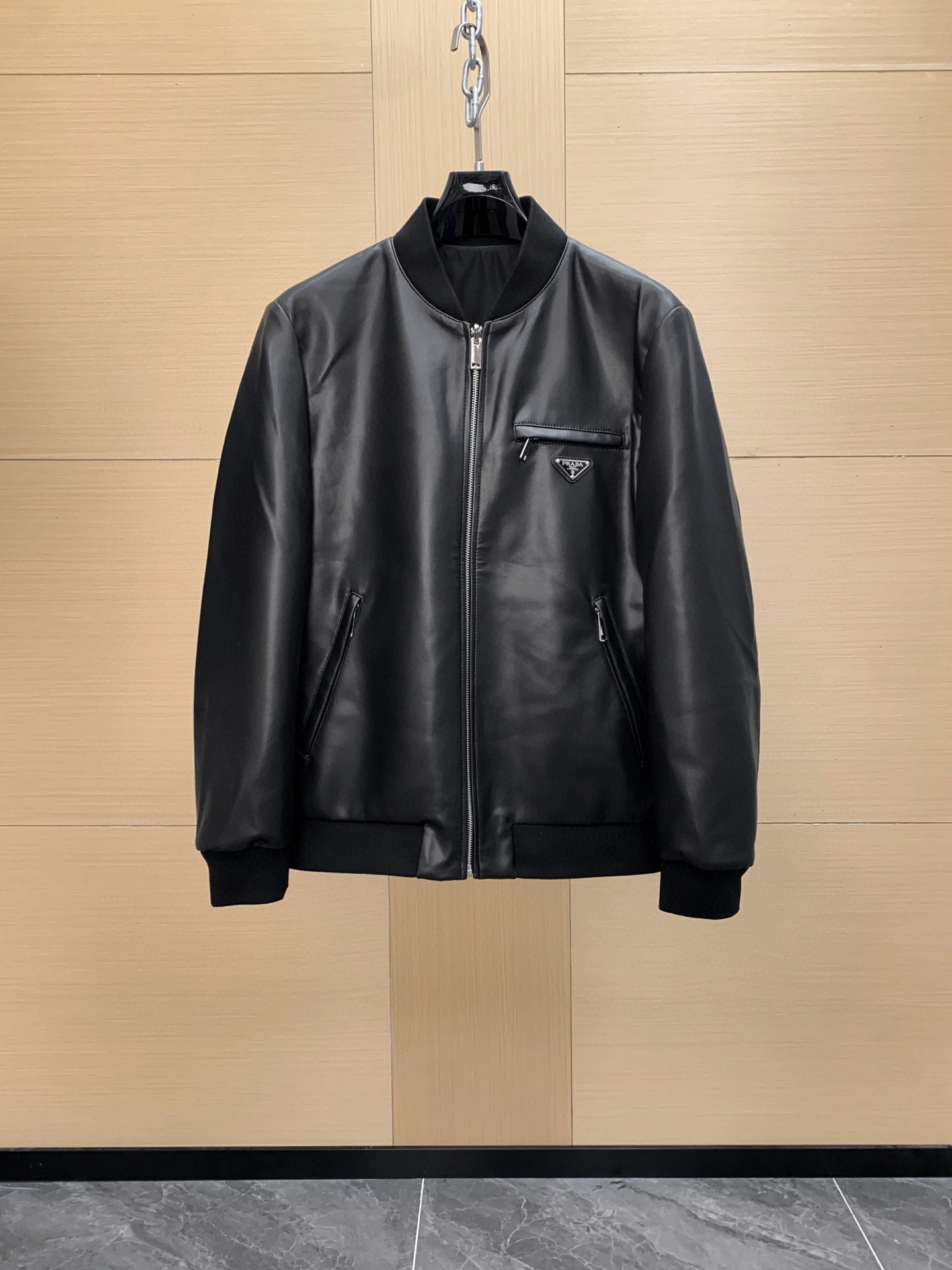 即納販売！Prada（プラダ / Prada）秋冬メンズラグジュアリーシープスキンリバーシブルベースボールジャケットコート