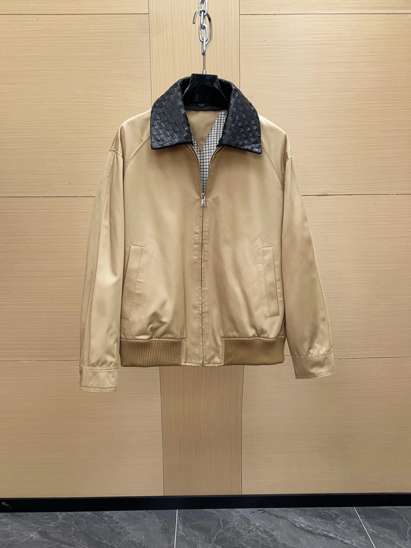 Bottega Veneta(ボッテガヴェネタ / BV)25FW 着脱式編み込みシープスキン襟ジャケット オールドマネースタイルコート