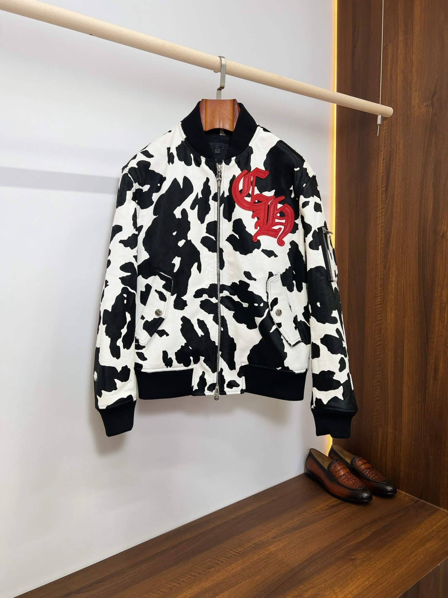 Chrome Hearts(クロムハーツ / Chrome Hearts)カウ柄カーフムートンベースボールジャケット|クールラグジュアリー本格派アイテム