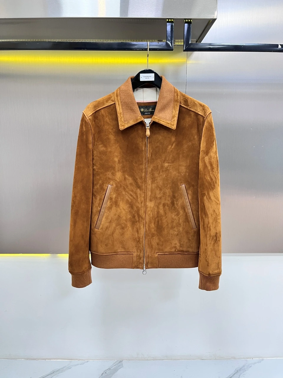 Loro Piana(ロロ・ピアーナ) アイテム。 素材:インポートスエードゴートスキン・スエード。 サイズ:48-56。 特殊サイズはオーダー対応可