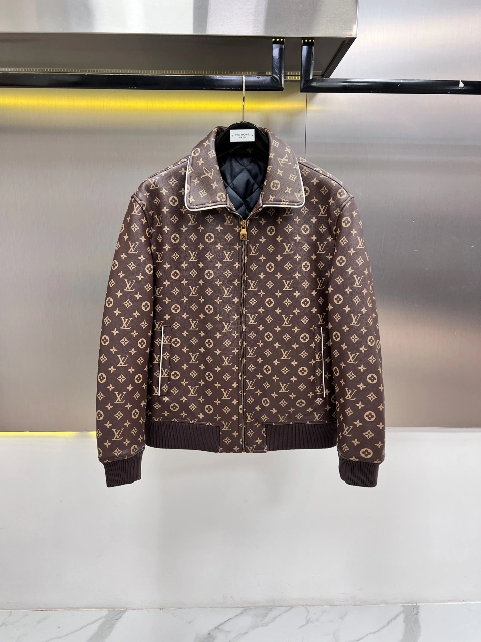 Louis Vuitton(ルイ・ヴィトン / LV) アイテム。 素材:インポートカーフスキン・カーフスキン。 サイズ:48-56。 特殊サイズはオーダー対応可