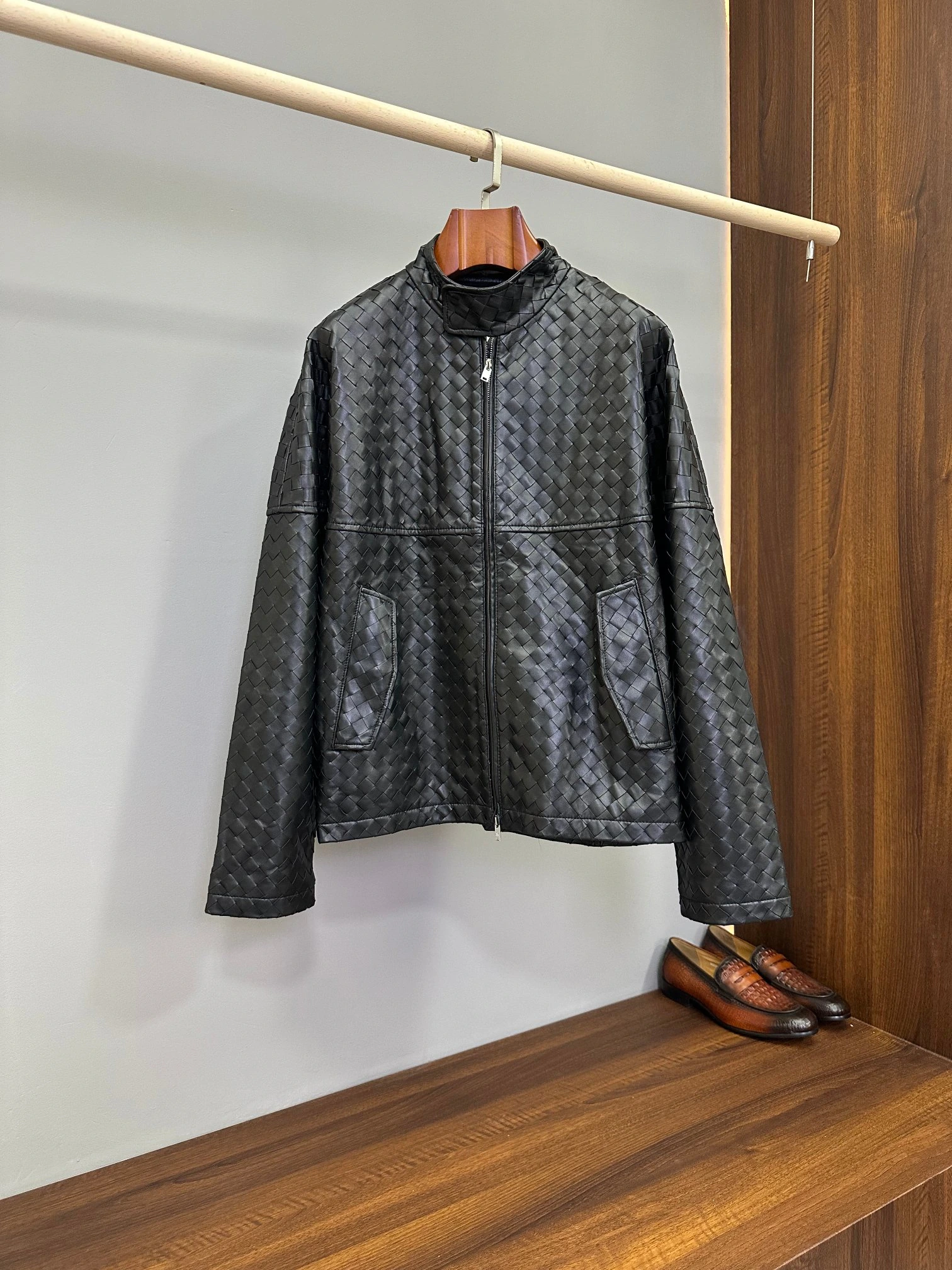 Bottega Veneta(ボッテガ・ヴェネタ) Intrecciato リラックスフィット・スタンドカラー・ジップ・ポケット・マット仕上げ ジャケット