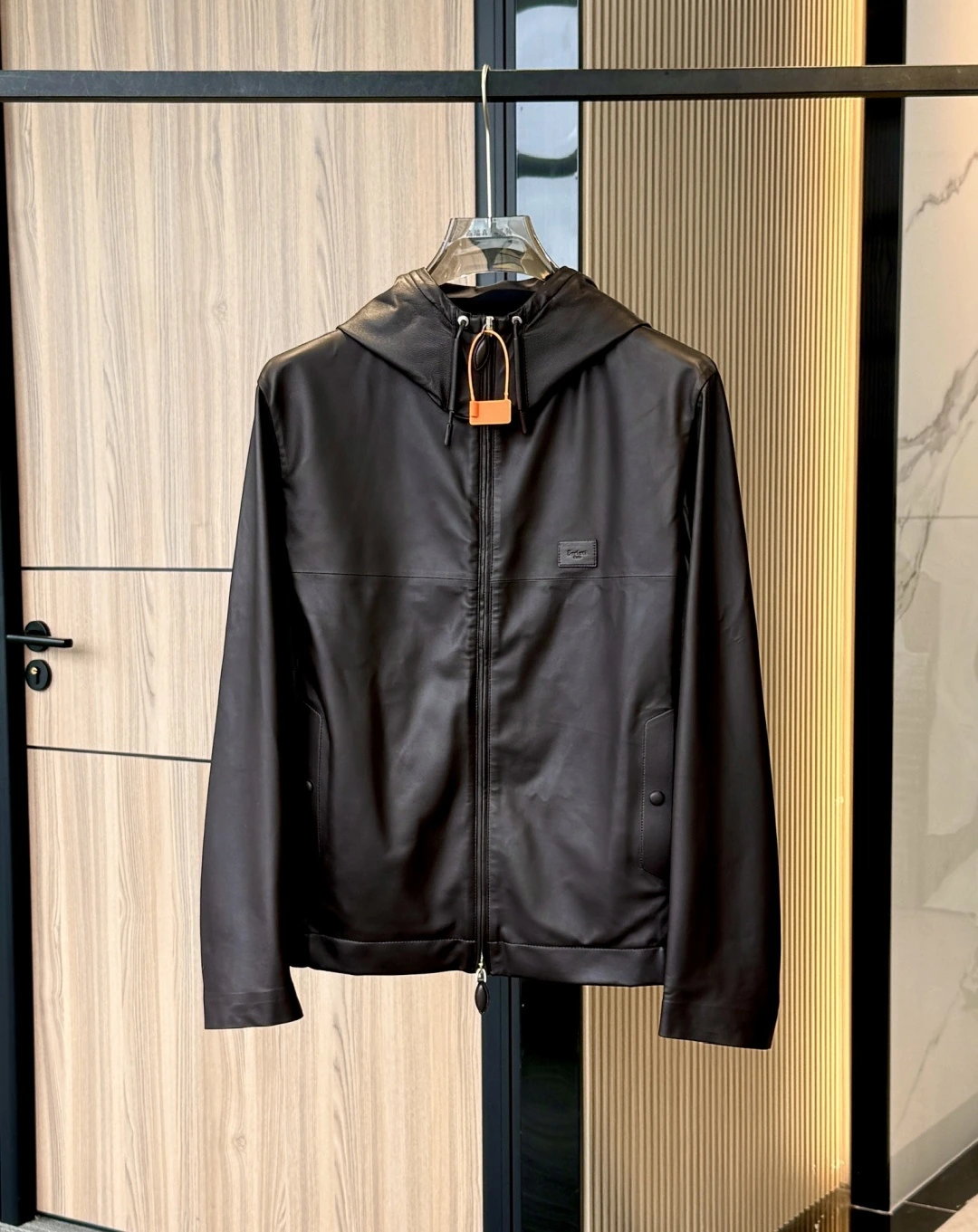 Berluti- berluti Ber フード付き・ジップ・ポケット・合わせやすい・ソフトな風合い・ロゴディテール レザージャケット。 素材:ラムスキン・デニム