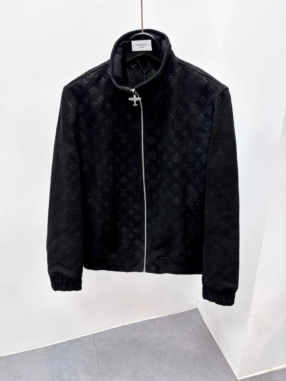 Louis Vuitton(ルイ・ヴィトン / LV) アイテム。 素材:インポートスエードゴートスキン・インポートゴートスキン・ゴートスキン・スエード。 サイズ:48-56。 特殊サイズはオーダー対応可
