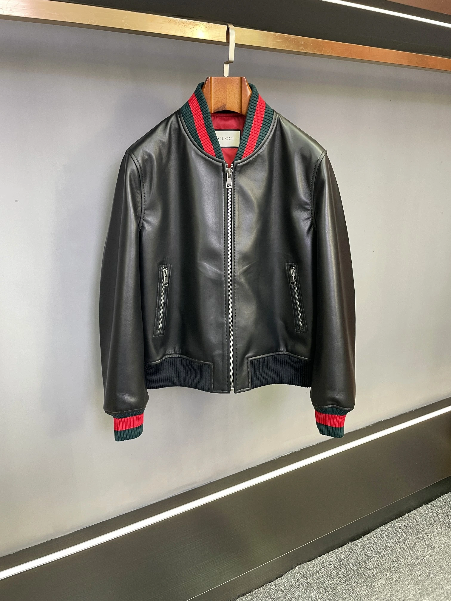 GUCCI(グッチ) 2025秋冬 メンズ コントラスト配色・保温性・リブ ジャケット。 サイズ:46-58