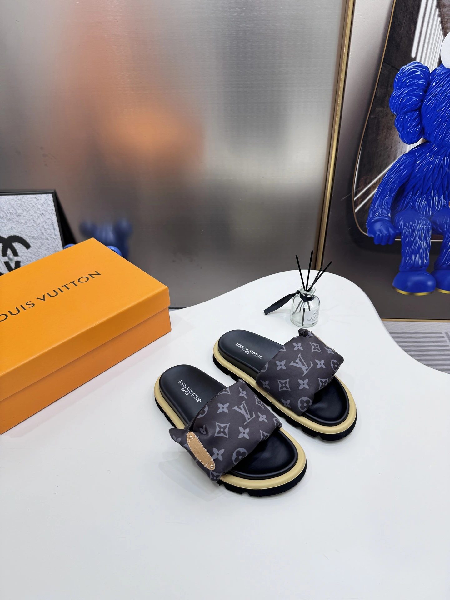オレンジファクトリー ルイ・ヴィトン LV 新色カジュアルベルクロサンダル、フラットサンダル、カップルスタイル、店舗と同時更新