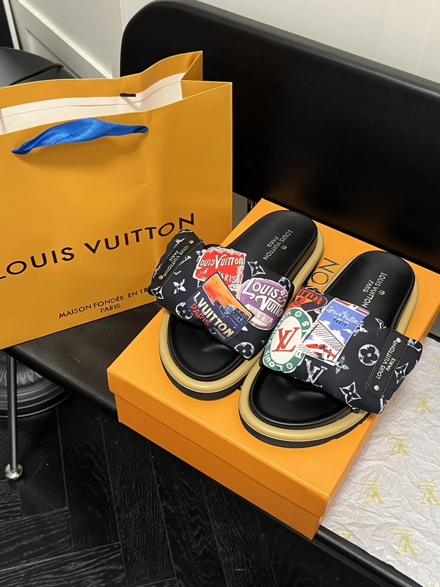 オレンジファクトリー価格 ルイ・ヴィトン LV 新作パーソナライズプリントベルクロスリッパフラットサンダル、カップルスタイル、サイズ:35-45