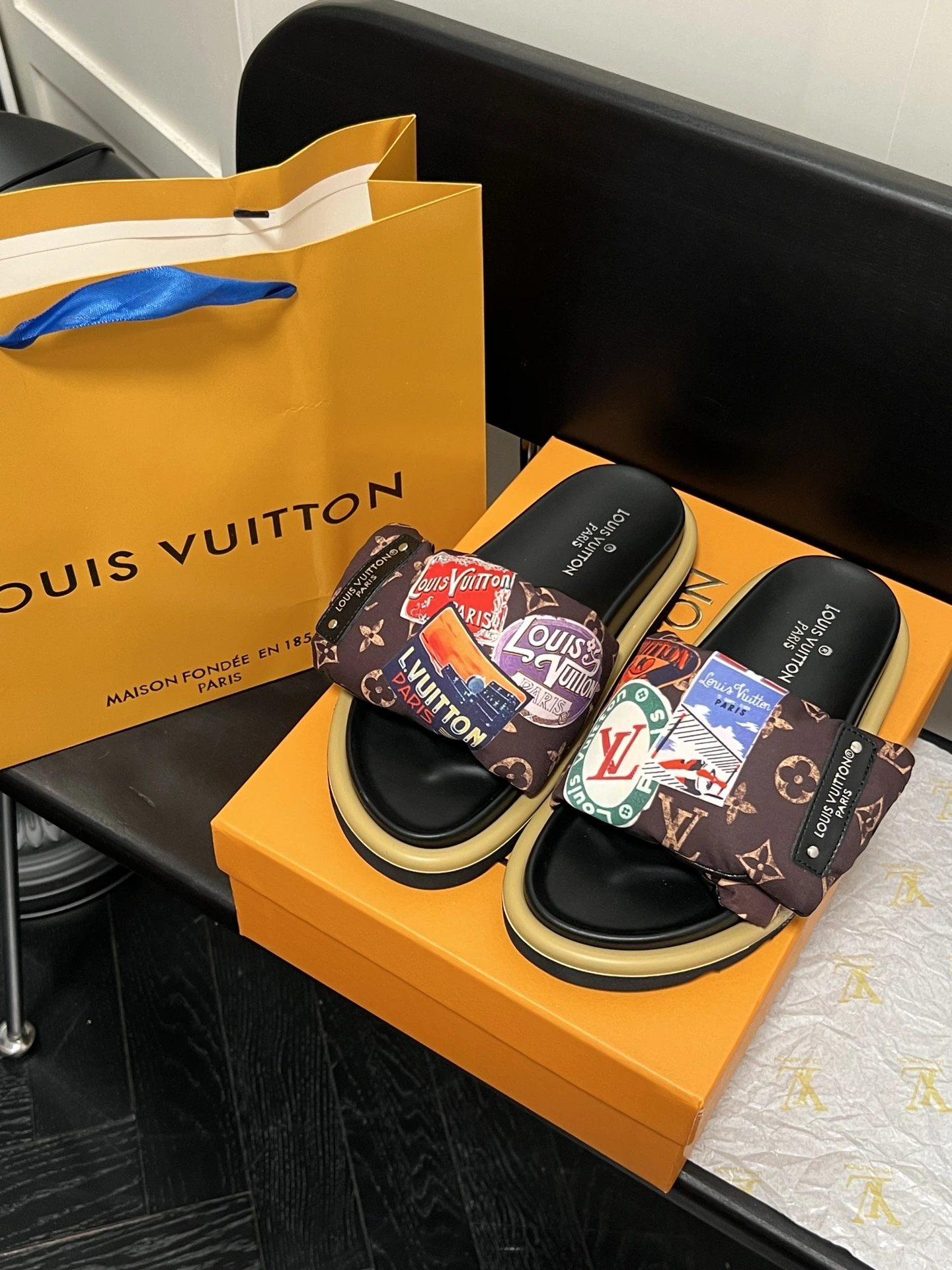 オレンジファクトリー価格 ルイ・ヴィトン LV 新作パーソナライズプリントベルクロスリッパフラットサンダル、カップルスタイル、サイズ:35-45