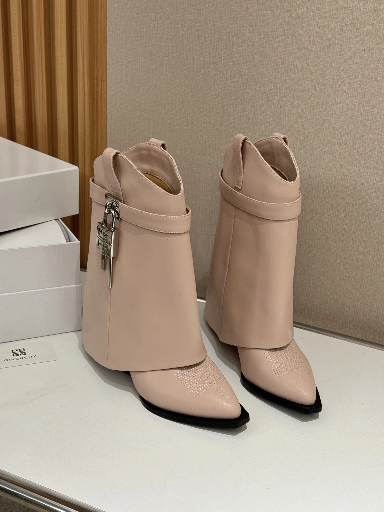 Givenchy Logo ショートブーツ