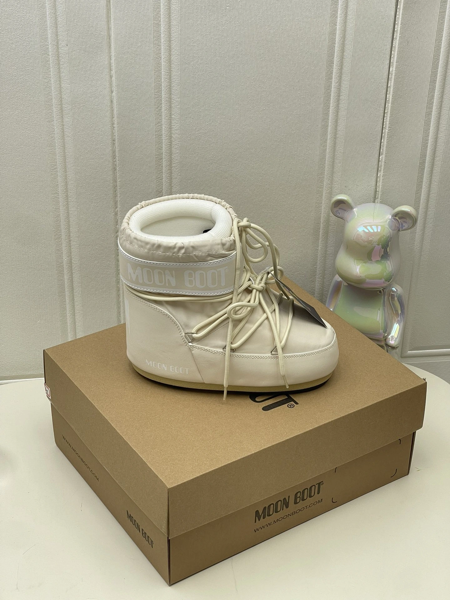 UGG Moon Boot2024vs ブーツ