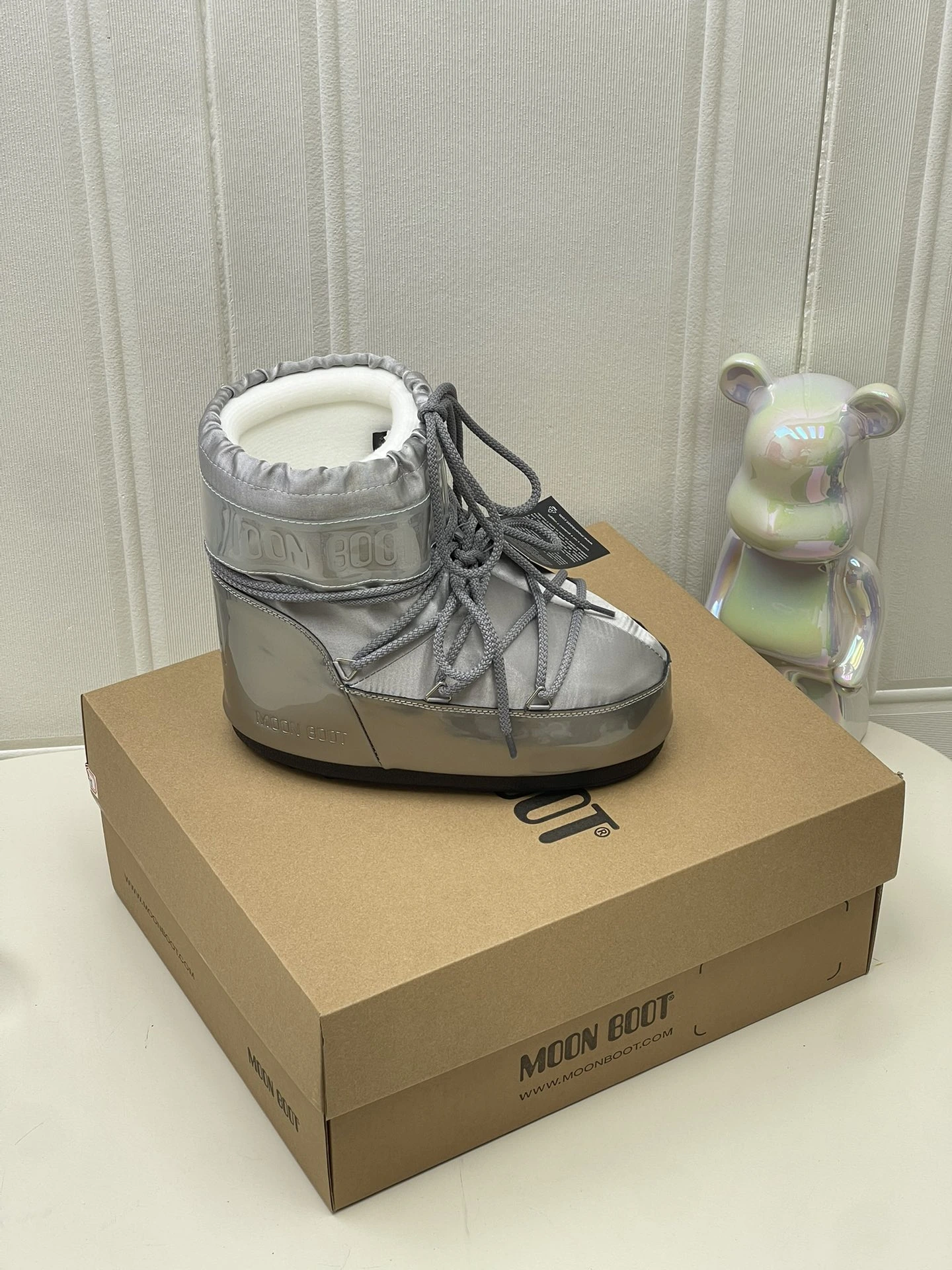 UGG Moon Boot2024vs ブーツ