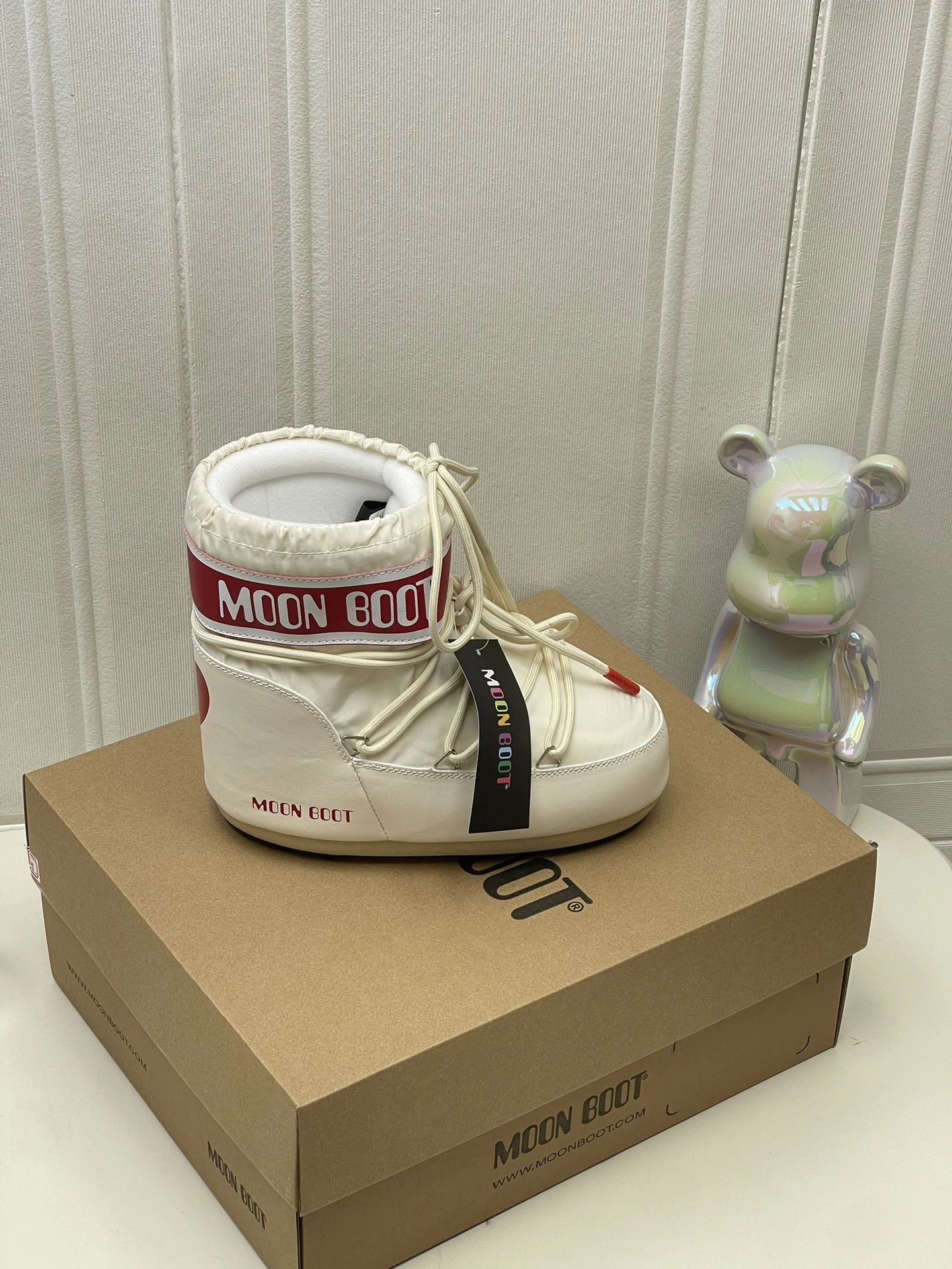 UGG Moon Boot2024vs ブーツ