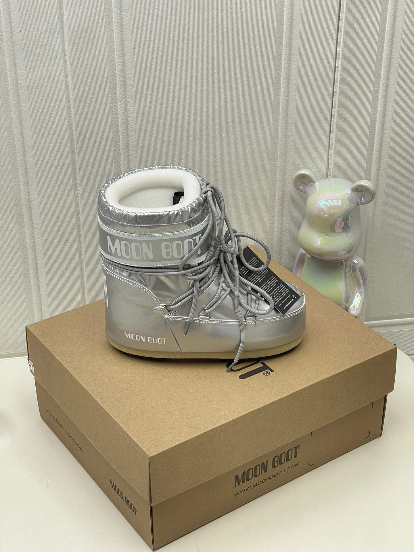 UGG Moon Boot2024vs ブーツ