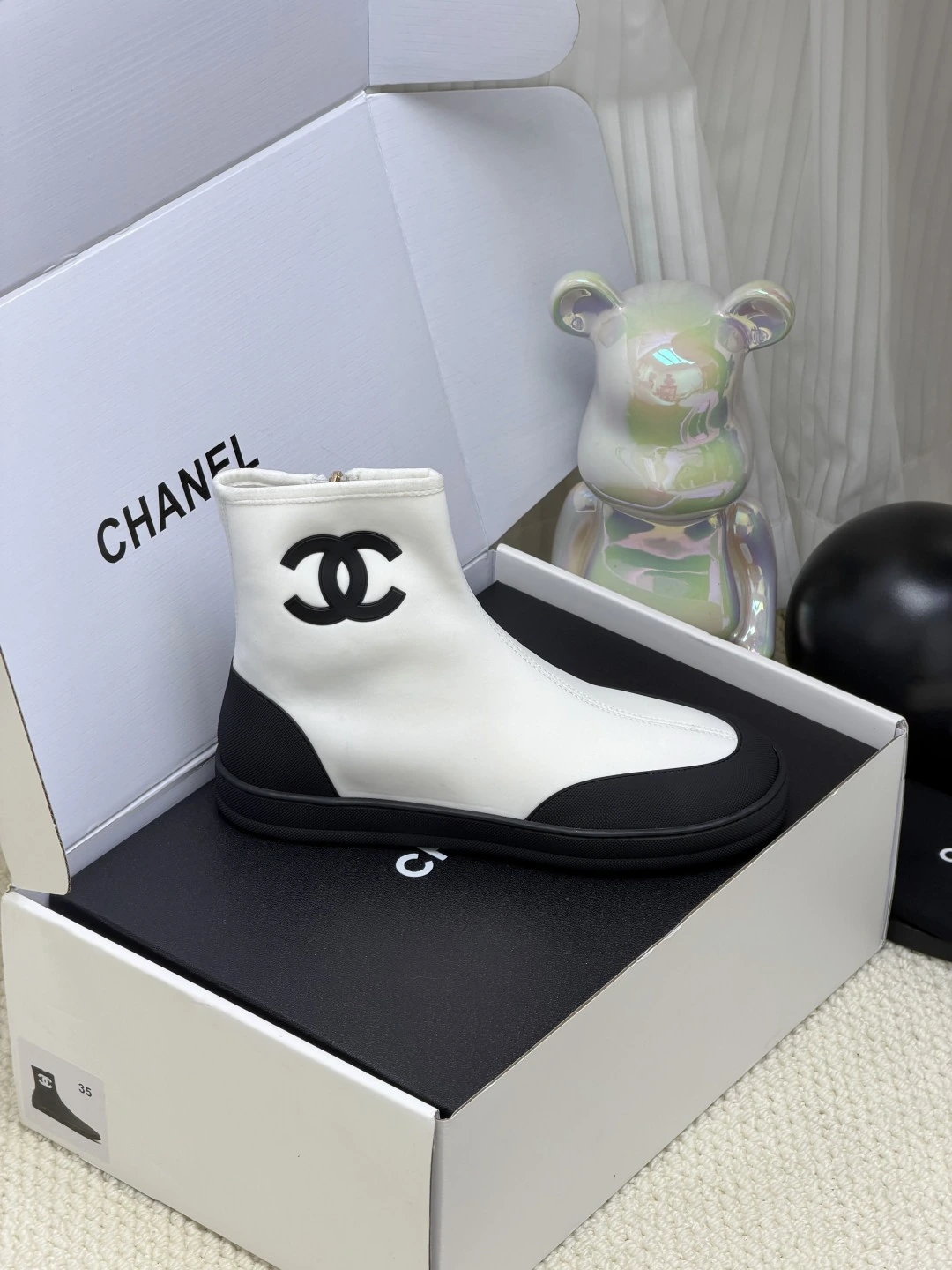 CHANEL logo ショートブーツ