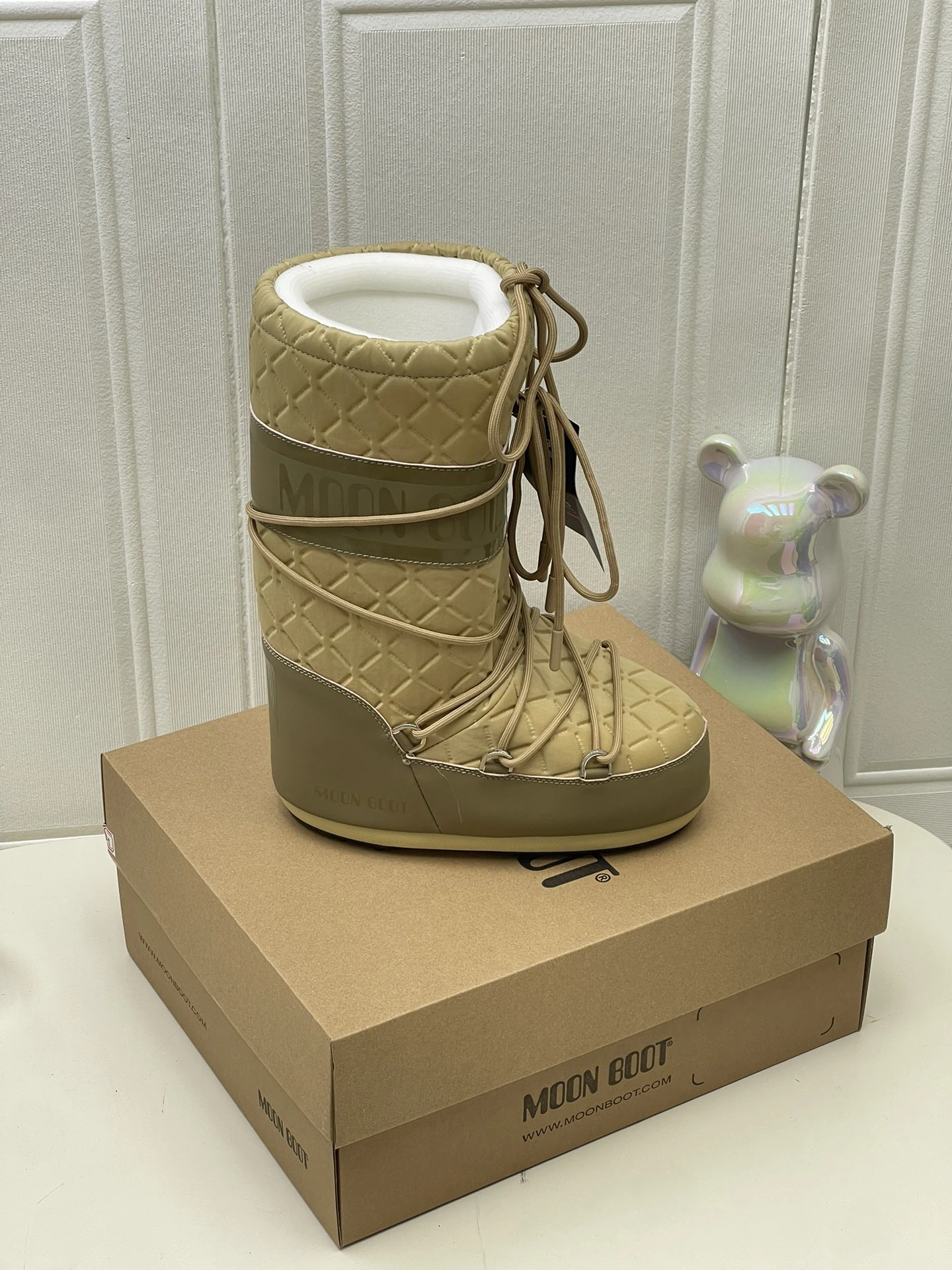 UGG Moon Boot2024vs ブーツ