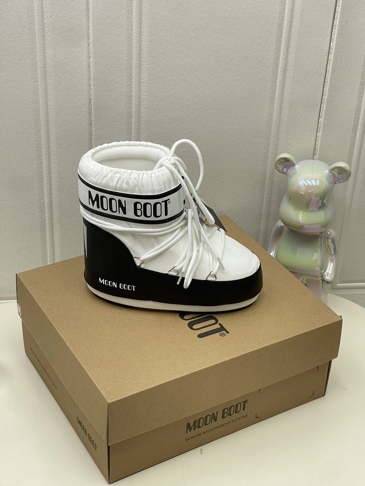 UGG Moon Boot2024vs ブーツ