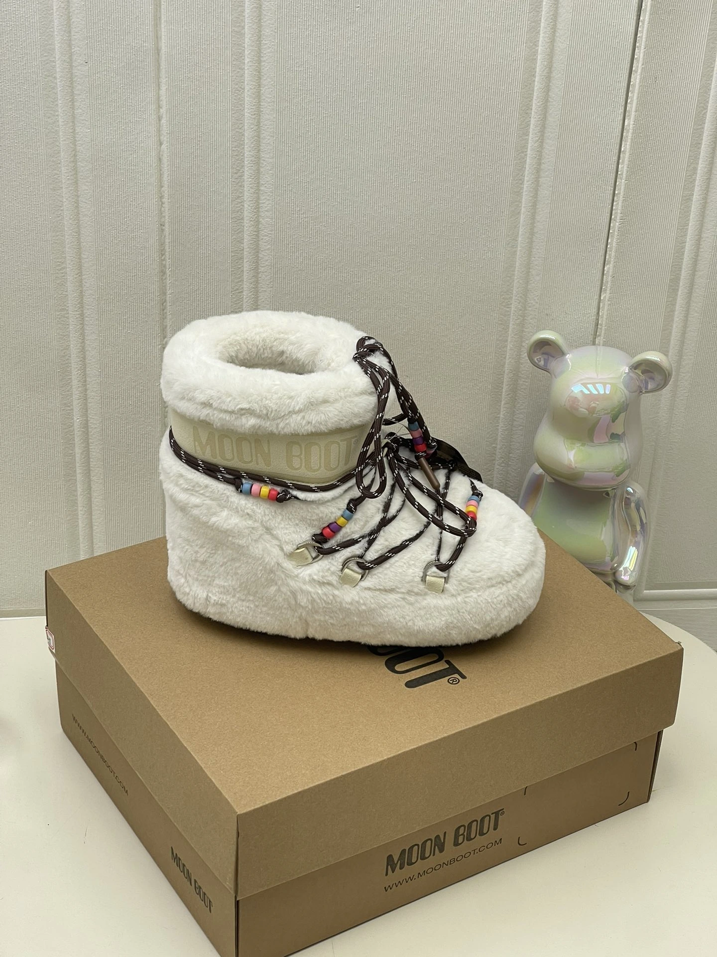 UGG Moon Boot2024vs ブーツ