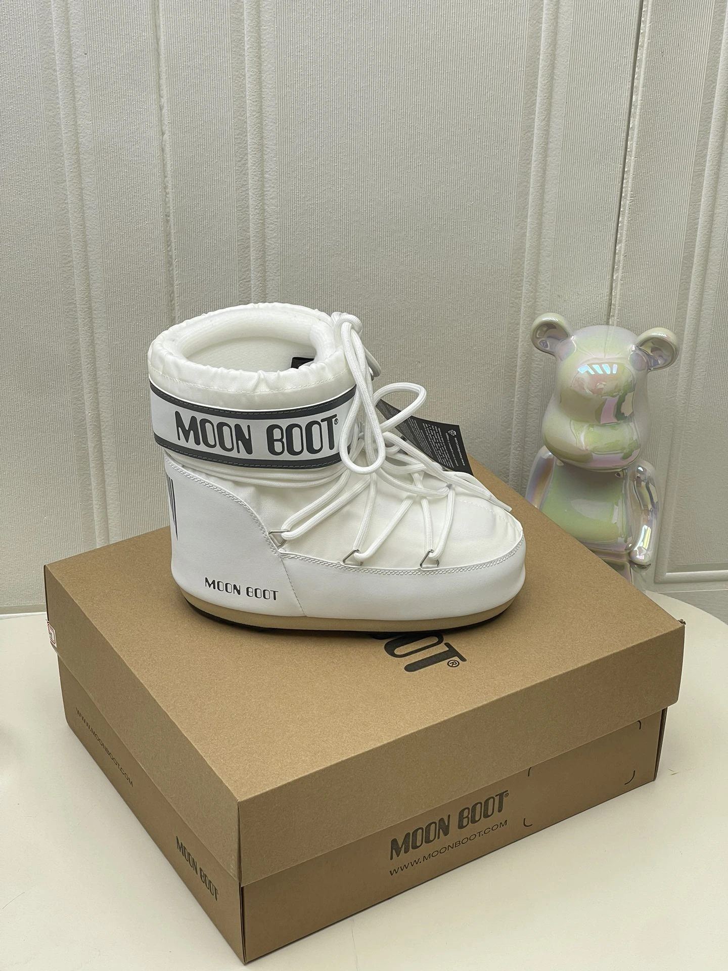 UGG Moon Boot2024vs ブーツ