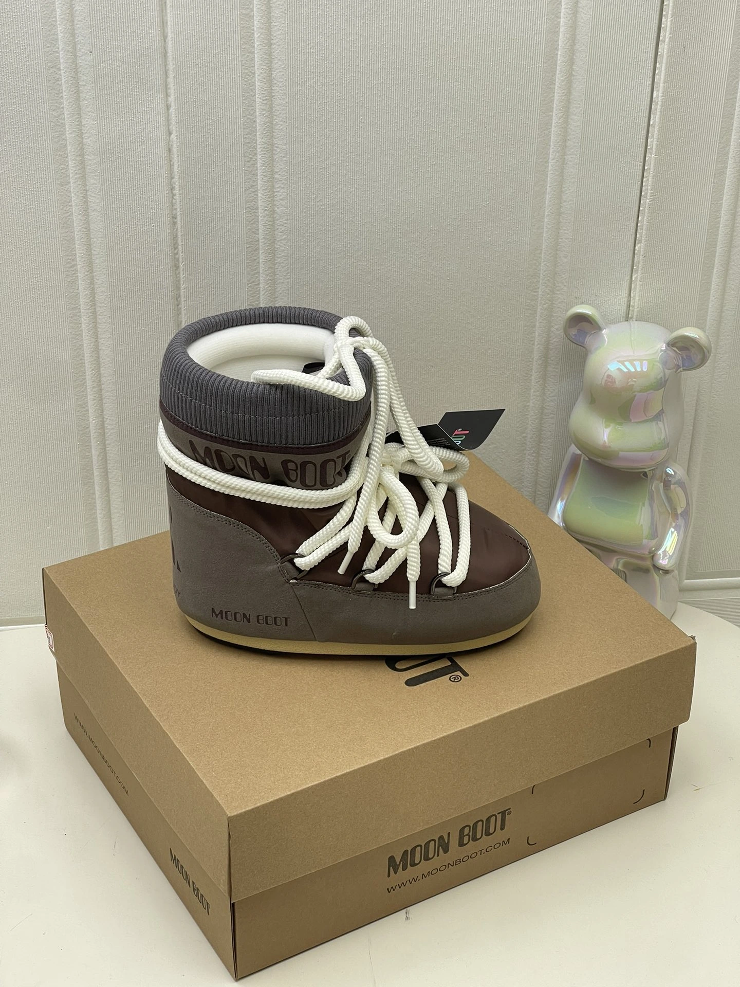 UGG Moon Boot2024vs ブーツ